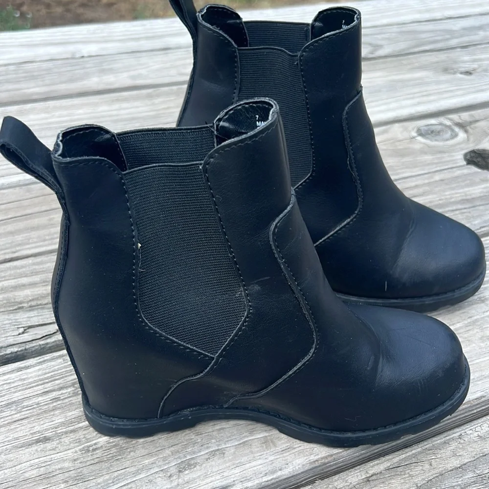 Universal Thread - Picture 2 of 8